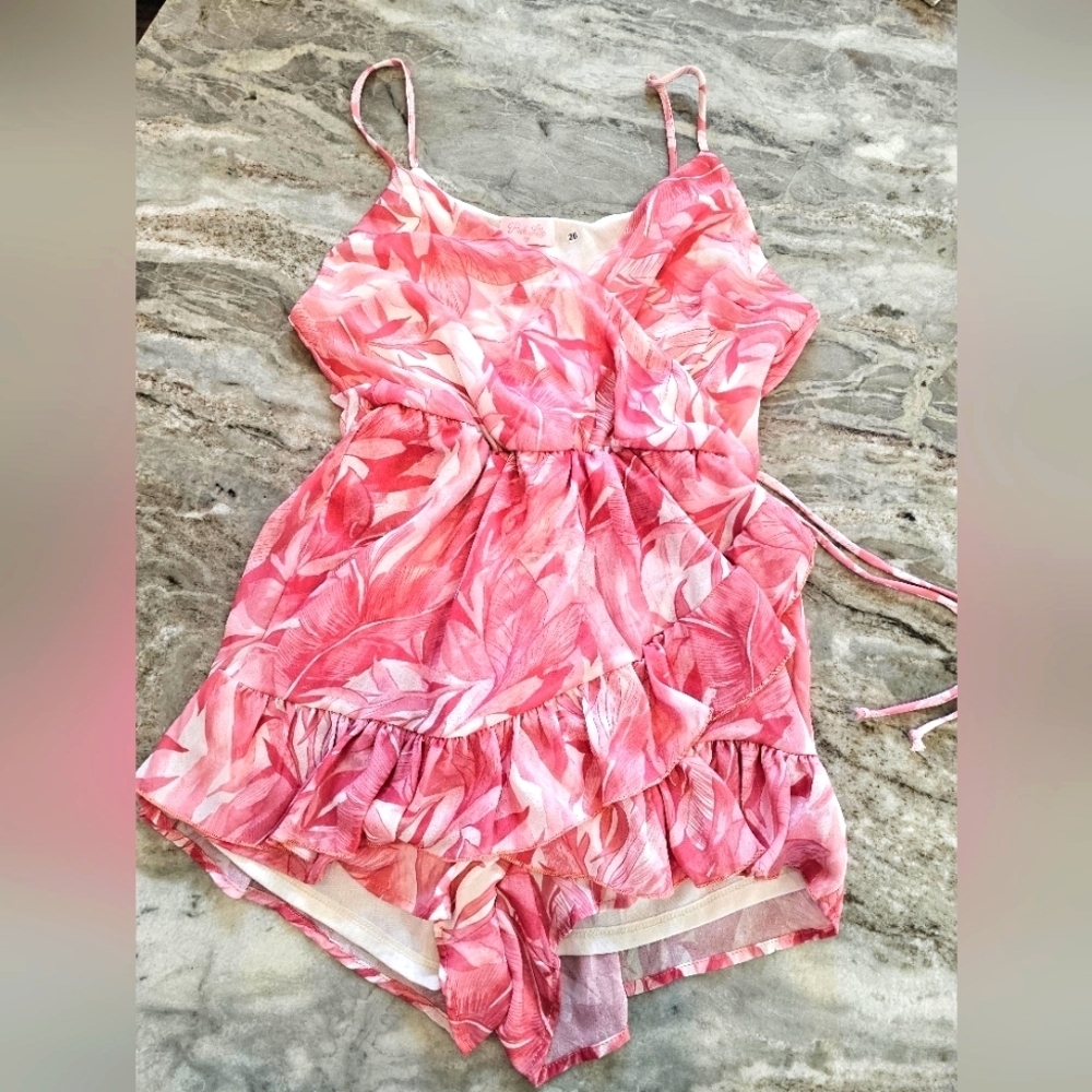 Pink Lily Tropical Leaf Print Ruffle Romper Size M Summer Vacation Style